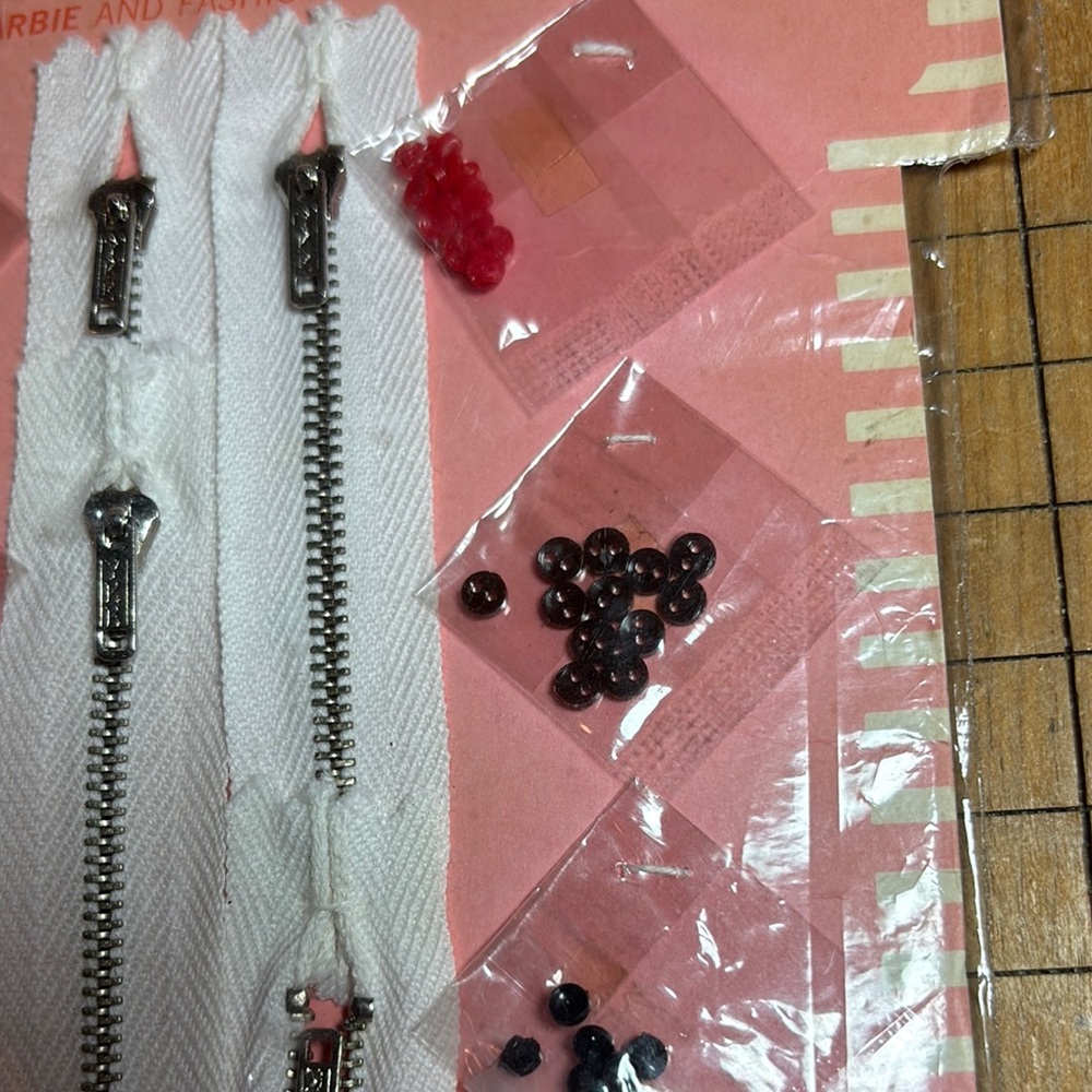 Mattel 1963 Barbie and Midge Fashion Accessories Silver Zippers Buttons 8”x5.75” - Picture 15 of 17